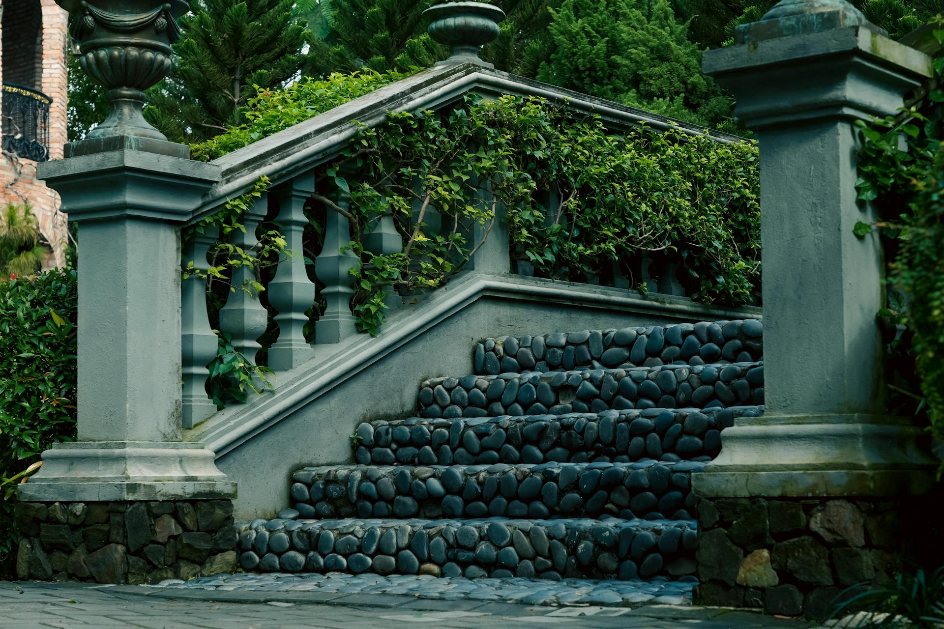 Rooftop garden design with native plants by Khunzar